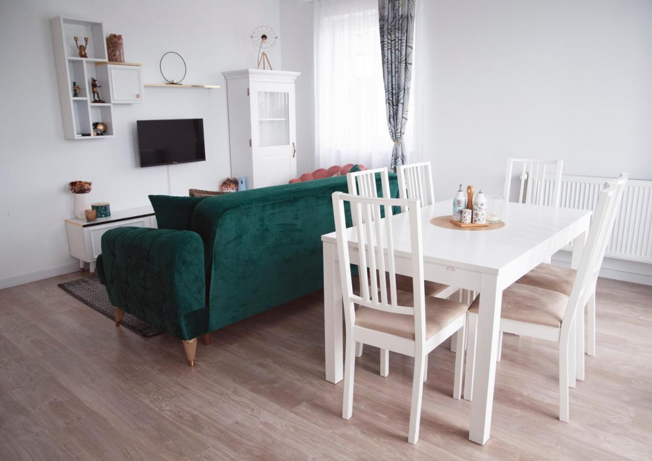 Elis Apartment By Oasis Homes Oradea Luaran gambar